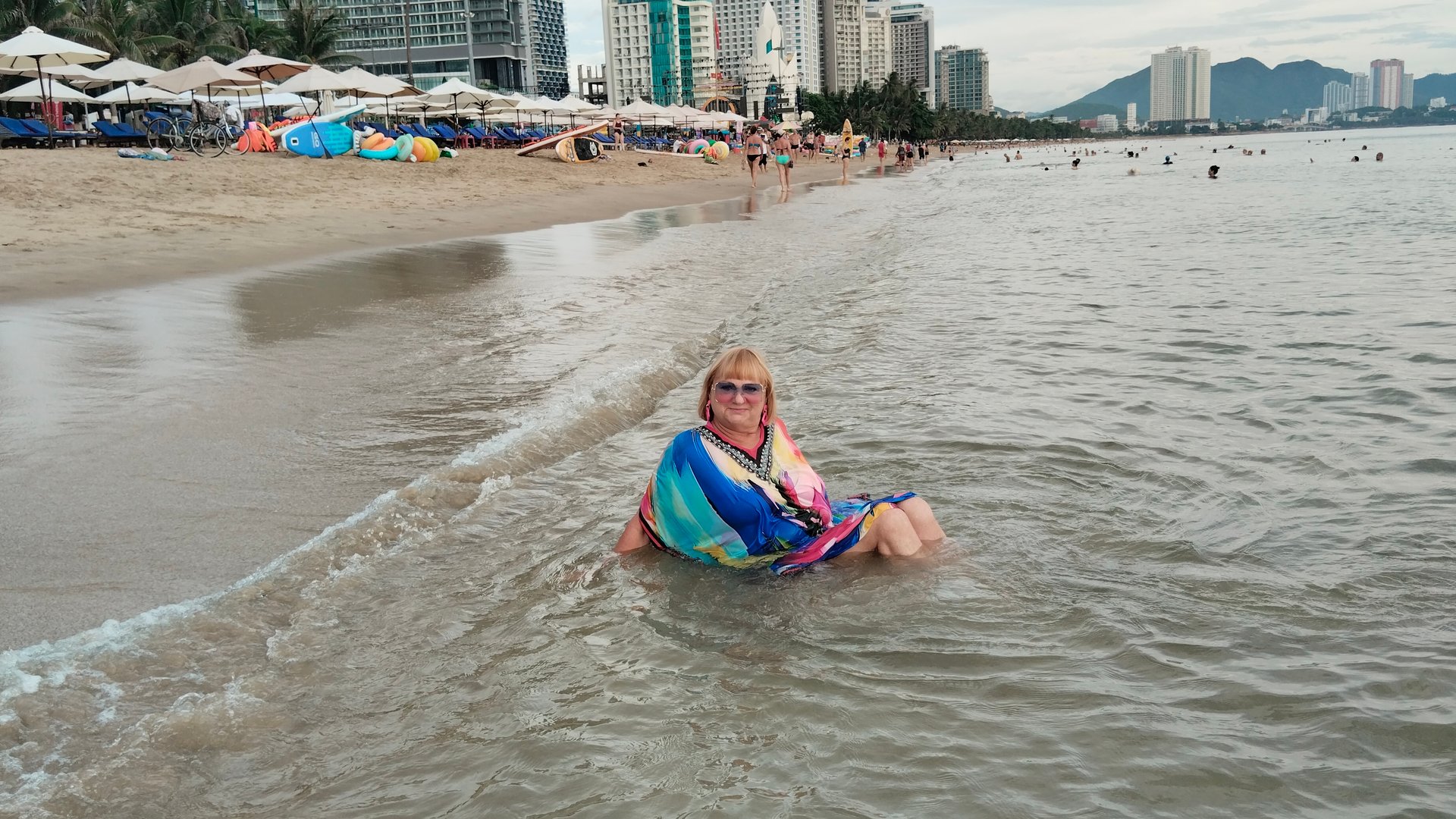Вьетнам.Нячанг...Показываю свои телеса ..Привела себя в форму...я довольна собой!!! смотреть онлайн
