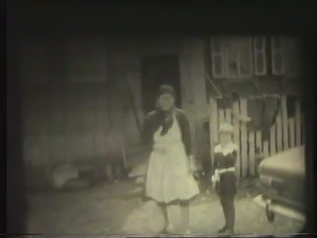 01.11.20 - 01.18.11 у бабушки Клавы за столом_