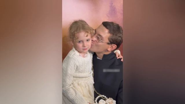 Никита Кологривый показал жену и дочь смотреть онлайн