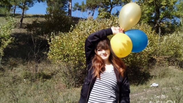 была хорошая погода для прогулки в лесу.
