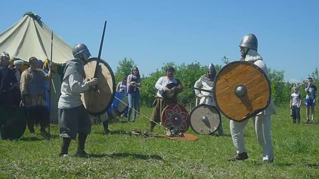 Поединок на мечах (Исторический фестиваль "Сибирский огонь" - 2015). смотреть онлайн