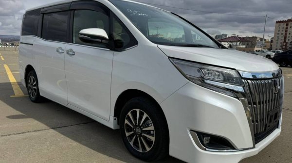 Toyota Esquire! 2.0 литра! Не гибрид