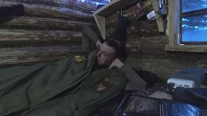 УШЁЛ ОТ ВСЕХ В ЛЕСНУЮ ИЗБУ, А ТУТ ТАКОЕ.