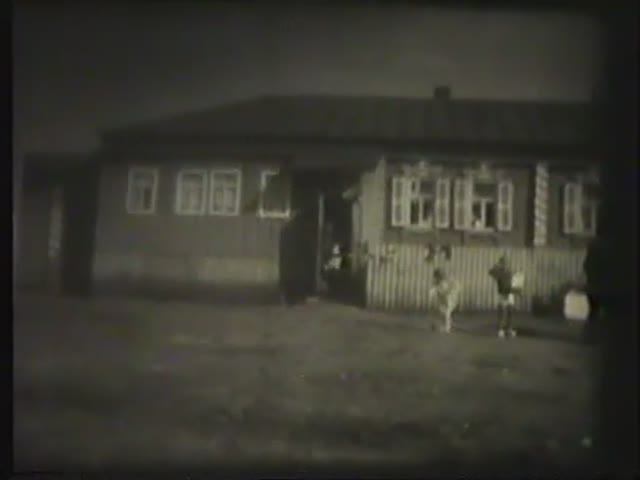 00.43.04 - 00.47.20_у бабушки перед домом_