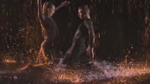 Танец под дождём...