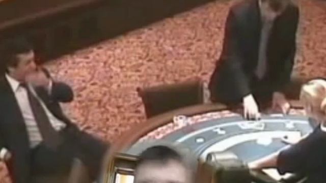 ПомошничОк юриста уверяет, что долги более 400 т.р. спишут только через суд. Свободные уши Хрюши смотреть онлайн