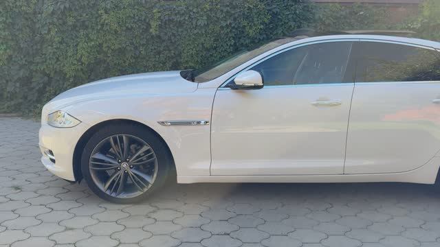Jaguar XJ смотреть онлайн