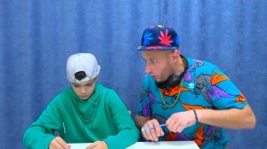 ОТЛИЧНИК vs ДВОЕЧНИК.