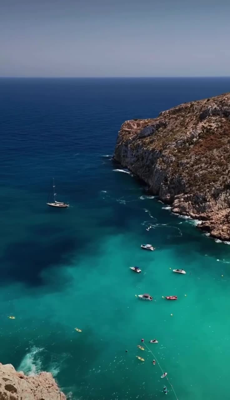 Избран как лучший пляж в [https://t.me/Espania_Spain|Испании] второй год подряд, Кала-де-ла-Грана... смотреть онлайн