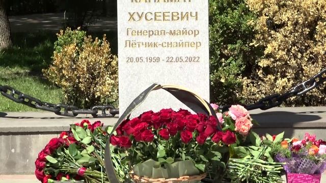 БЗ Депутаты возложили цветы к бюсту Канамата Боташева 22.05.2024