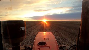 От рассвета до заката! Не легкий труд механизатора.