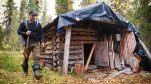 ИЗБА КОНУРА. ОХОТА. ПЕРЕВЕРНУЛ КАРАКАТ. МЕДВЕДЬ НАПАКОСТИЛ