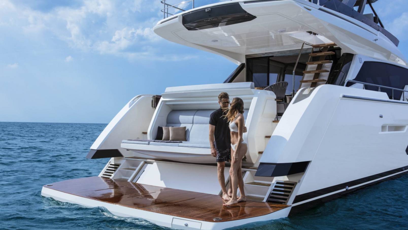 Яхта Ferretti Yachts 720