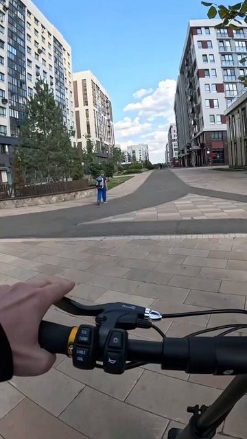 Самокат против автобуса #whitesiberia #vs #рек #тренд #гонка #самокат #врек #escooter #rec #trend смотреть онлайн