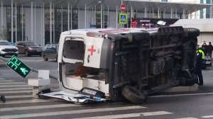 Момент столкновения скорой с “Вольво» на юго-западе Москвы