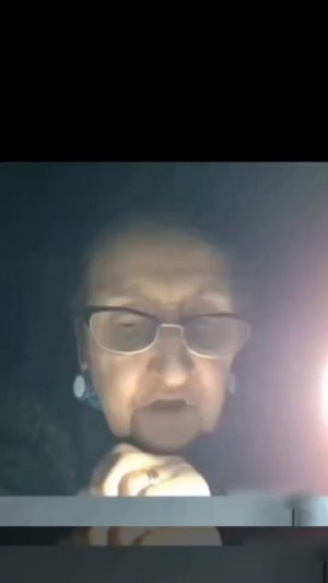 «Как будто кошку давят»: бабулька с безупречным произношением английского стала звездой соцсетей