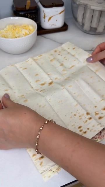 РУЛЕТ ИЗ ЛАВАША С КРАБОВЫМИ ПАЛОЧКАМИ