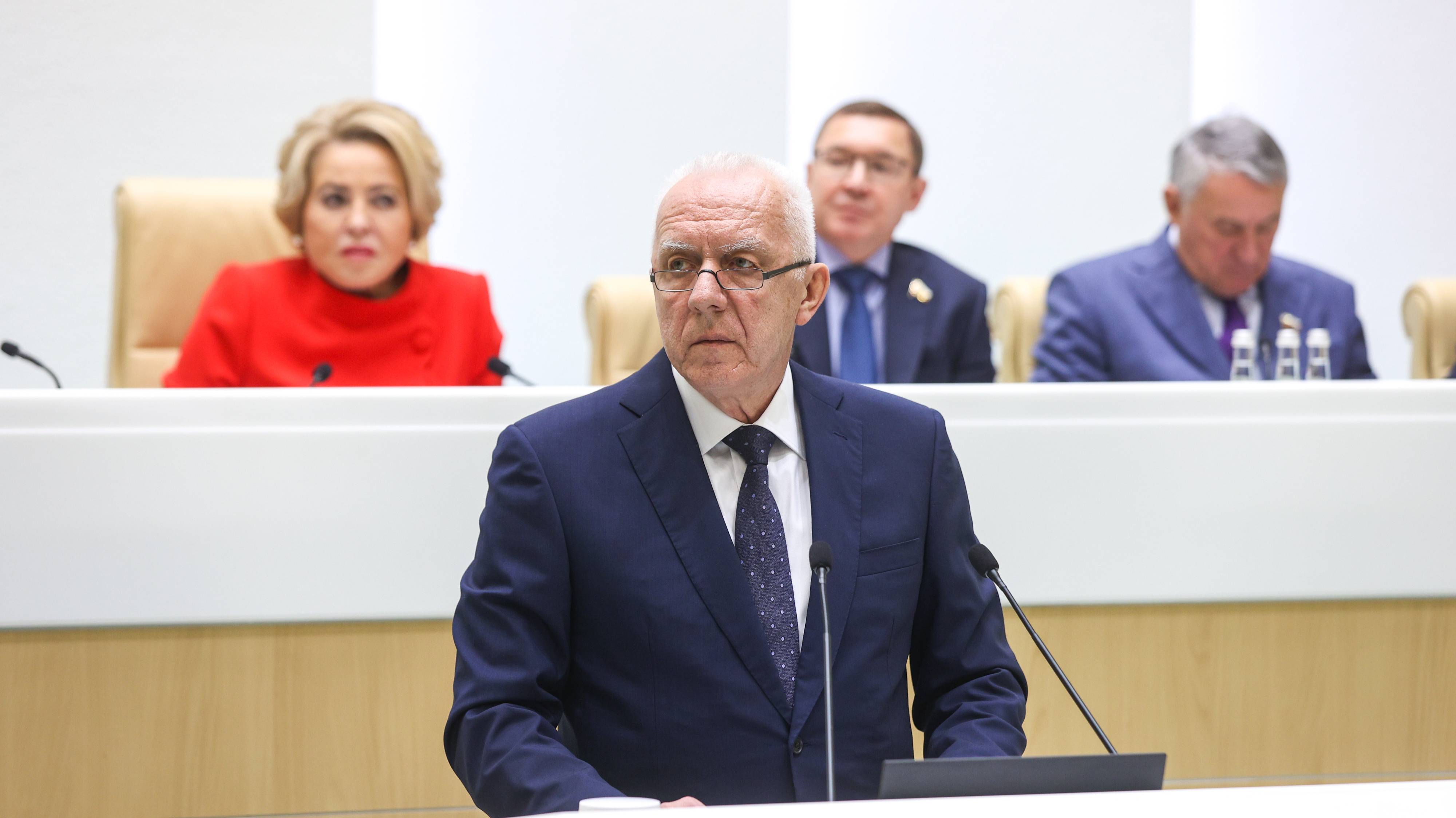 Рассмотрение в СФ предложенной Президентом РФ кандидатуры А. Гуцана на должность Генпрокурора РФ смотреть онлайн