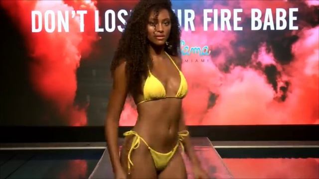 Показ моды БИКИНИ