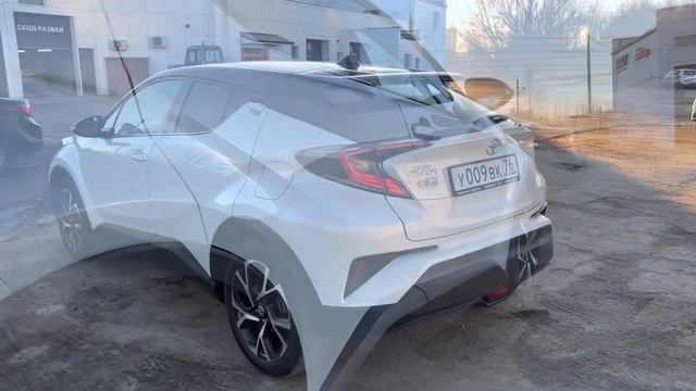 Toyota C-HR смотреть онлайн
