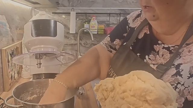 1000097067."Трикошки, пельмени и Сафар: Самый честный обзор канала "Ольга Уралочка Лайф""#обзор #ура смотреть онлайн