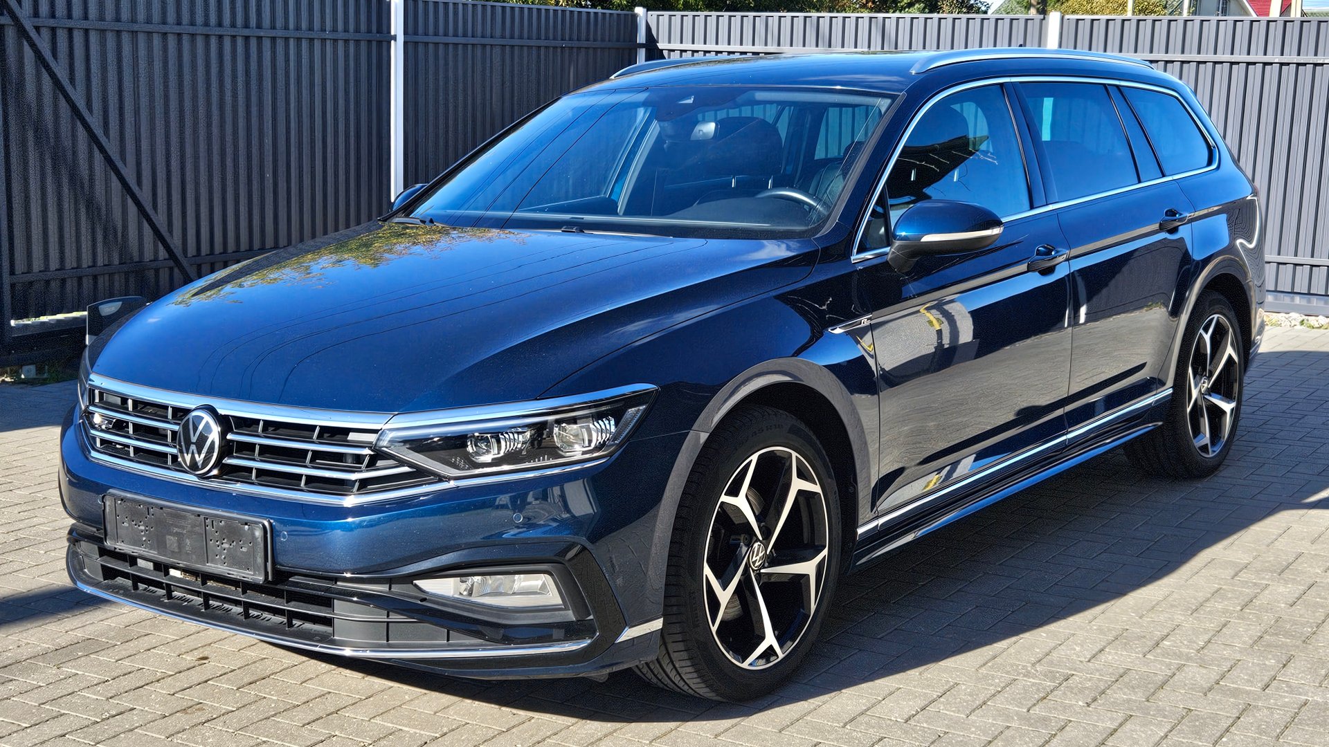 VW Passat Variant R-line 2021 м.г.! 2.0 TDI 200 л.с. DSG DQ381! IQ.light, Webasto, камера, подогревы смотреть онлайн