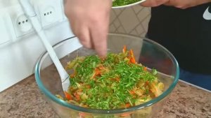 Салат из куриной печени.