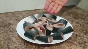 Маринованная малосольная сельдь.