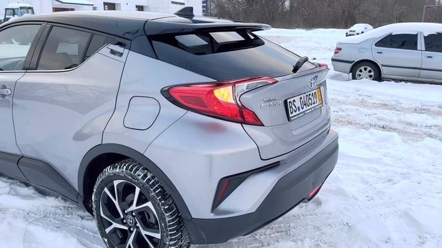 Toyota C-HR смотреть онлайн