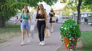 WOMEN SCREAM LIKE CRAZY!!! BUSHMAN PRANK