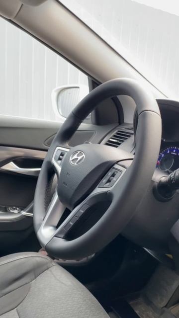 Hyundai i-40. Перетяжка руля и ручки кпп смотреть онлайн