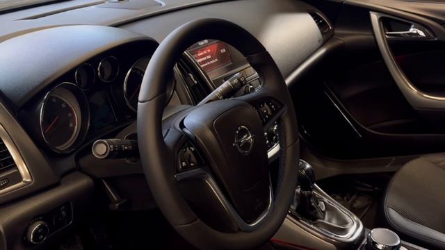 Opel Astra J. Перетяжка потолка, перетяжка руля, ремонт водительской сидушки смотреть онлайн