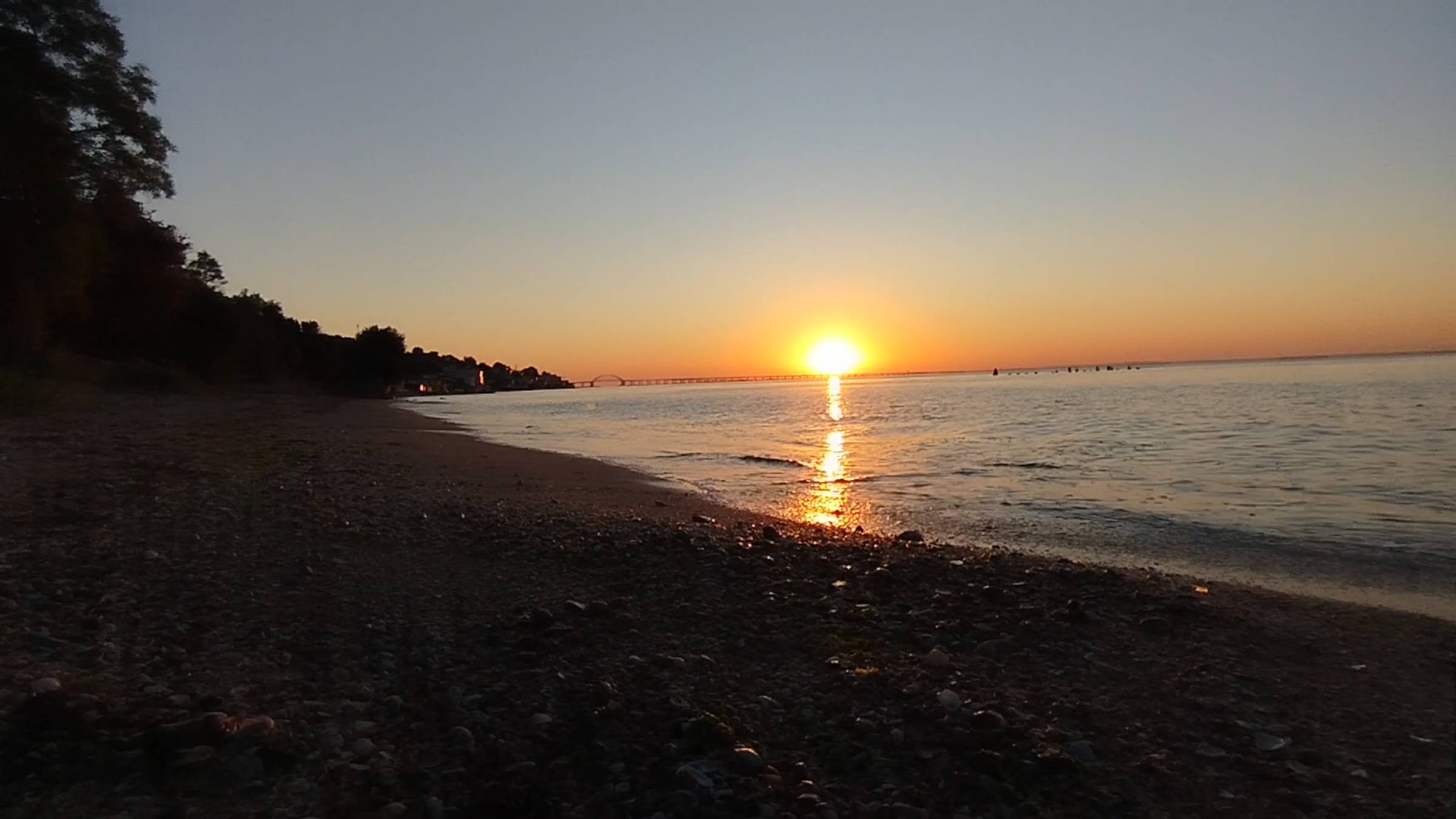 Рассвет над проливом мгновенья тишины. смотреть онлайн