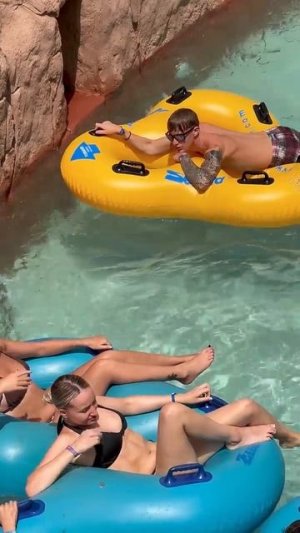 Кто хочет в аквапарк?