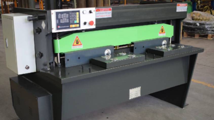 Электрические гильотинные ножницы YSDCNC Q11-4×1300 смотреть онлайн