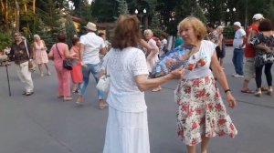 Дарите женщинам цветы!!!💃🌹 Танцы в парке Горького!!!💃🌹 Харьков 2021 - 1080