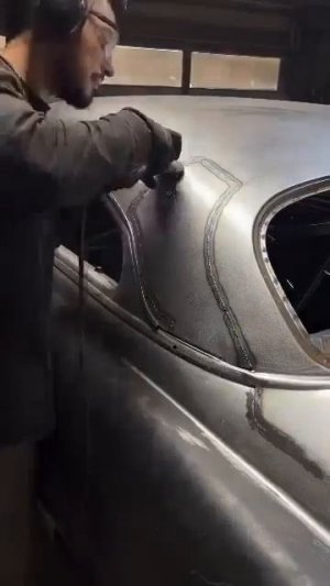 Хотелось бы наглядно показать, как ребята делают ремонт автомобиля 1953 года