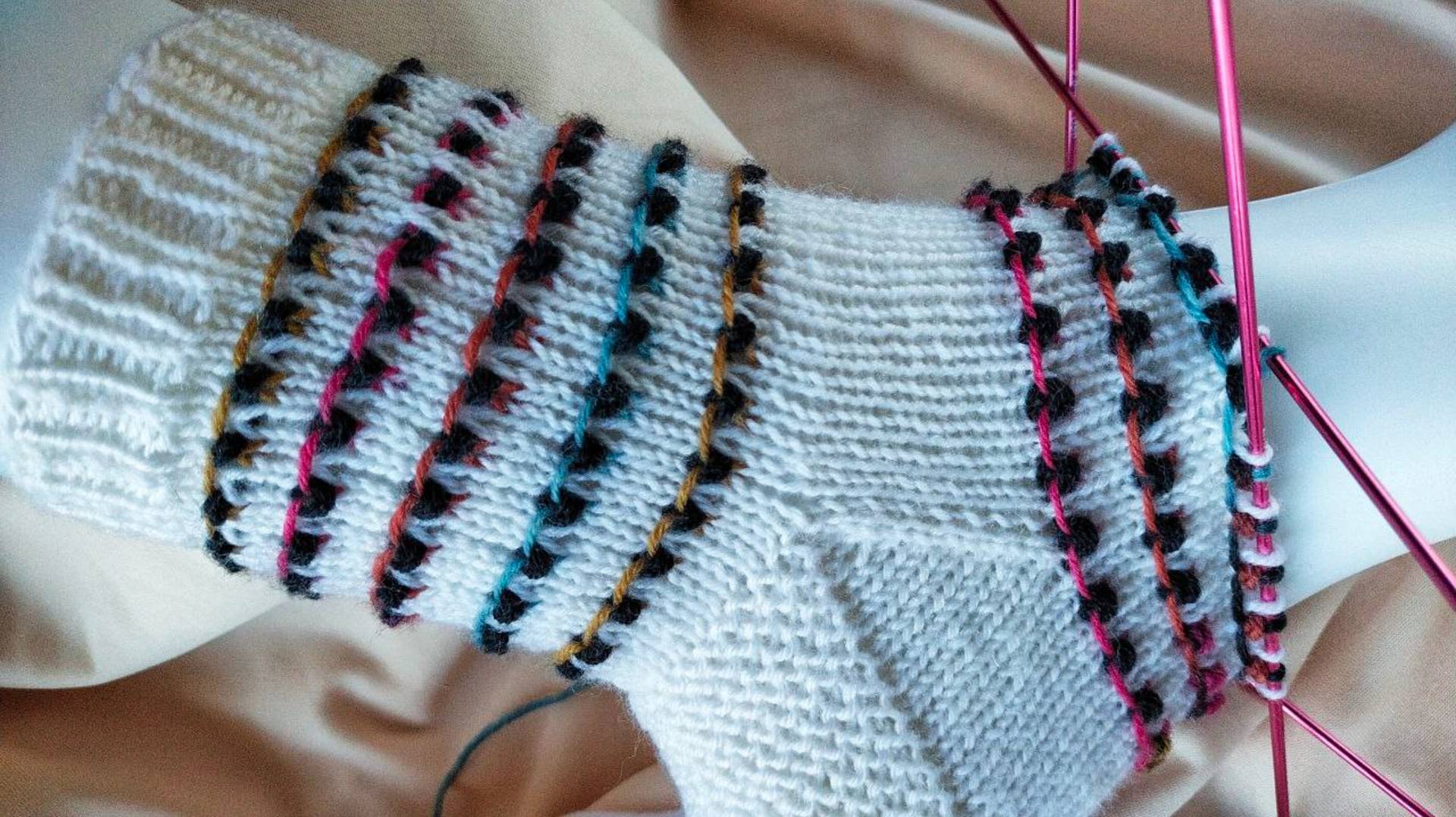 Новое решение полосатых носочков.