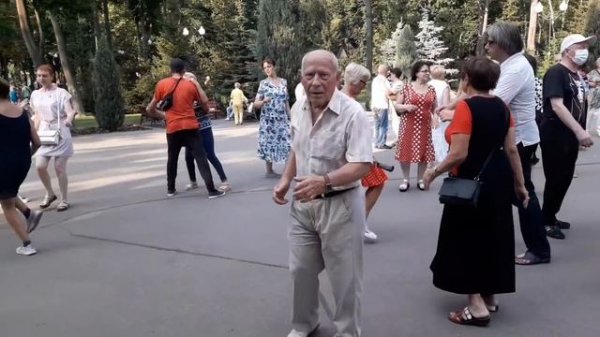 Этот Кара-Кара-Каракум!!! 💃🌹Танцы в парке Горького!!! Харьков 2021 - 1080