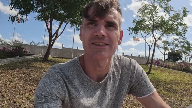 ЖИЗНЬ и ЕДА МОЛИТВЕННЫЙ ЦЕНТР НОВАЯ ЖИЗНЬ в КЕНИИ на МОМБАСА смотреть онлайн