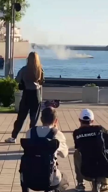 Кадры отражения атаки хохляцкого БЭКа. А вдруг асколки полетят.
Веть это не важно главное контент. смотреть онлайн