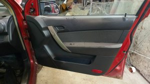 Шевроле авео 2007год как снять переднюю правую обшивку двери