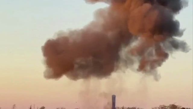 Падение ВСУшного дрона-камикадзе FP-1, подавленного системой РЭБ, где-то в поле Херсонской области. смотреть онлайн