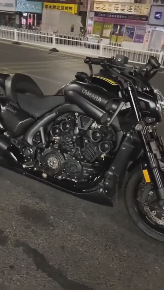 Ямаха VMAX 1700 Turbo смотреть онлайн