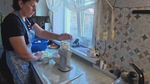 Плачем, но работаем