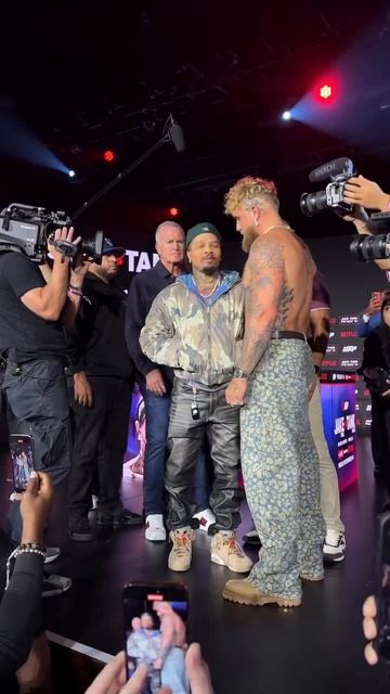 Джервонта Дэвис на фоне габаритного Джейка Пола смотреть онлайн