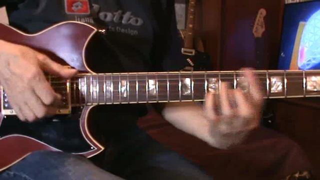 -МАМИН СТАРЫЙ ДОМ-. Т.ПЕРМЯКОВА (как играть на гитаре аккорды) смотреть онлайн