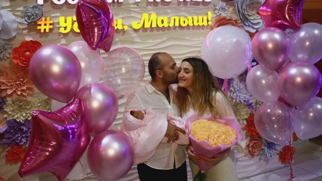Выписка из роддома смотреть онлайн