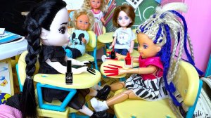 У КОГО МАНИКЮР КРУЧЕ?🧨😂 Веселая школа Катя и Макс куклы семейка Барби истории Даринелкатв