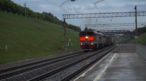 Тепловоз 2ТЭ116-1311 с контейнерным поездом и 2ТЭ10М-2094 резервом.